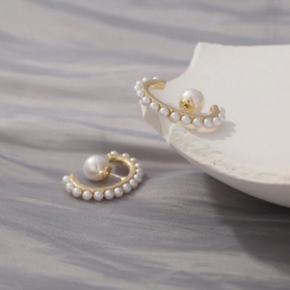 Gold Pearl stud earrings - Picture 8 of 8